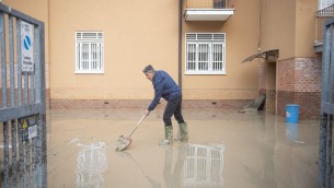 Maltempo, allerta rossa in Emilia-Romagna oggi: preoccupa piena del Po