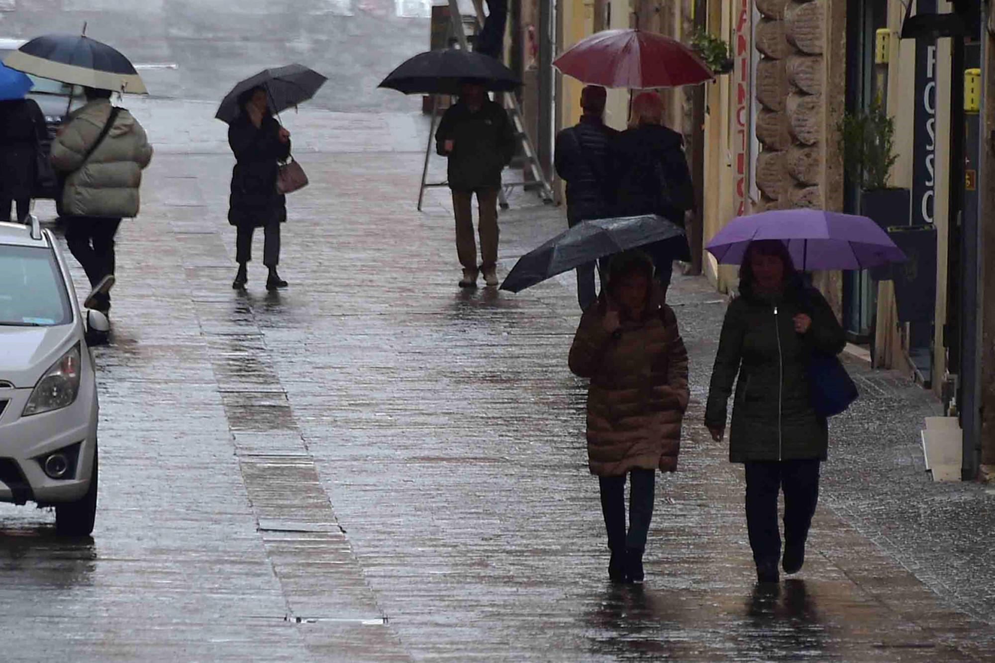 Maltempo, domani allerta arancione in 4 Regioni: ecco quali