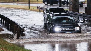 Maltempo in Emilia-Romagna, è ancora allerta: tracima torrente Quaderna