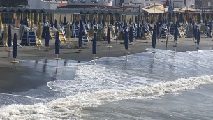 Maltempo Roma, oggi vento e mareggiate a Ostia - Video