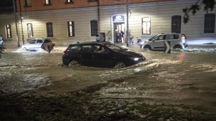 Maltempo sull'Italia, allagamenti da Nord a Sud: a Bologna esonda il Ravone