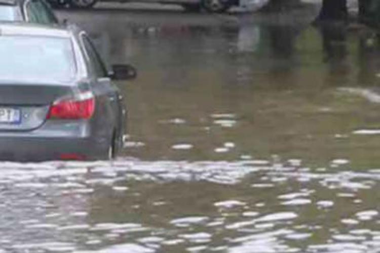 Maltempo, valanga d'acqua a Formia: strade piene di fango