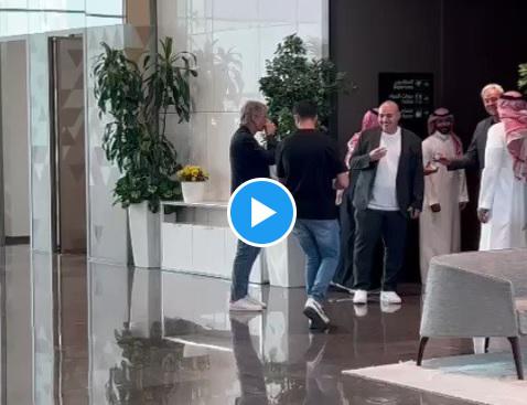 Mancini in Arabia Saudita, ct accolto con mazzo di fiori - Video