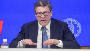 Manovra, Giorgetti: "Confermato cuneo fiscale, 'sacrificio' da banche e assicurazioni"