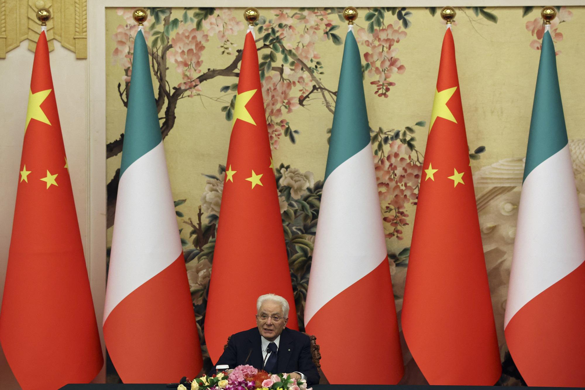 Mattarella a Pechino: "Riequilibrare rapporti commerciali, più investimenti Cina in Italia"