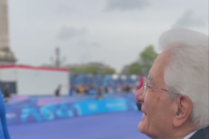 Mattarella e gli azzurri del ciclismo a Parigi 2024 - Video