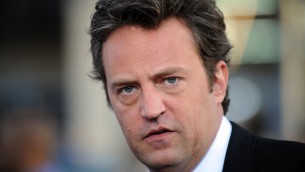 Matthew Perry, arresti per la morte dell'attore star di 'Friends'