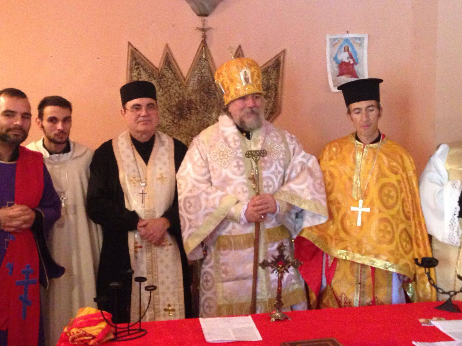 Da sinistra nella foto padre Giuseppe Contarino, monsignor Ortenzi, al centro Alessandro I (al secolo Alessandro Meluzzi), monsignor Athanasio (al secolo Francesco Rizzuti) eparca del Sud Italia.