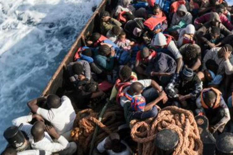 Migranti, a Lampedusa sbarchi senza sosta