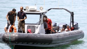 Migranti, naufragio in Libia: un morto e dieci dispersi