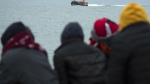 Migranti, nuova tragedia: trovati 10 morti su barcone, altri 51 in salvo