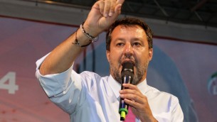 Migranti, Salvini: "Sbarchi Lampedusa sono atto di guerra, c'è una regia"