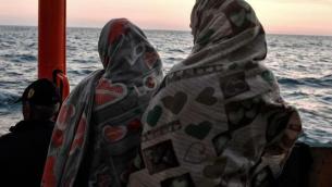 Migranti, Sea Eye 4 verso Palermo: a bordo oltre 400 persone