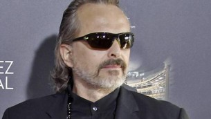 Miguel Bosé rapinato da un commando armato in casa sua