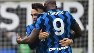 Milan-Inter 0-3, derby nerazzurro e Conte in fuga