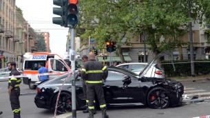 Milano, morto 18enne travolto da auto su marciapiede