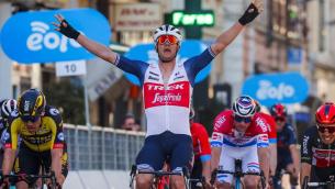 Milano-Sanremo 2021, Stuyven vince in volata