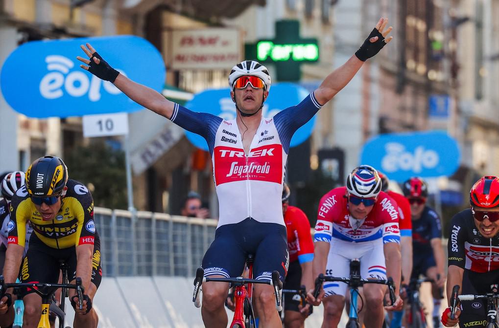 Milano-Sanremo 2021, Stuyven vince in volata