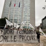 Milano, striscione giovani Lega davanti a Pirellone: "Fuori comunisti da Procure"