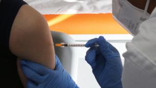 Minacce no vax, Viola sotto scorta: "Non cambio idea su vaccino bambini"