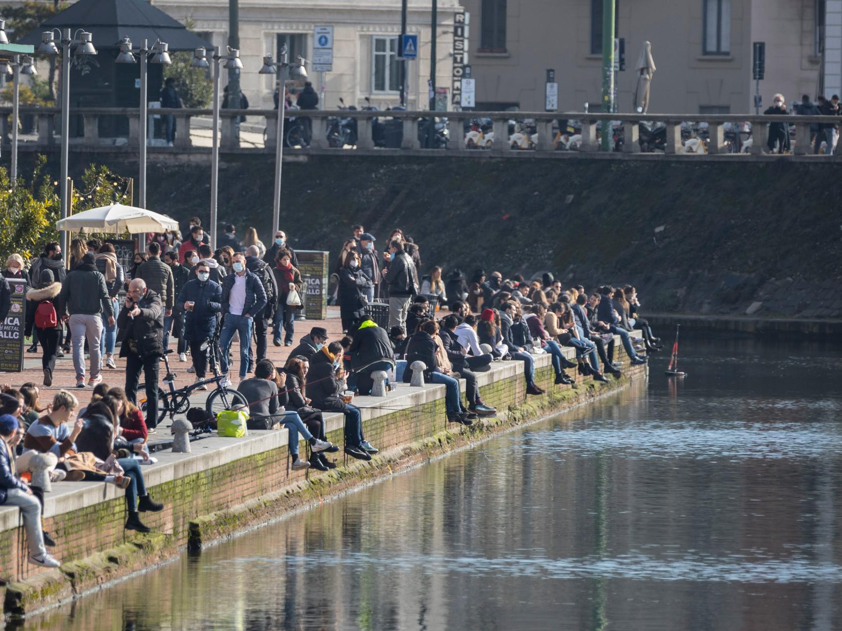 Miozzo: "Assembramenti? Rischio ritorno a post estate ma con aggravante varianti"