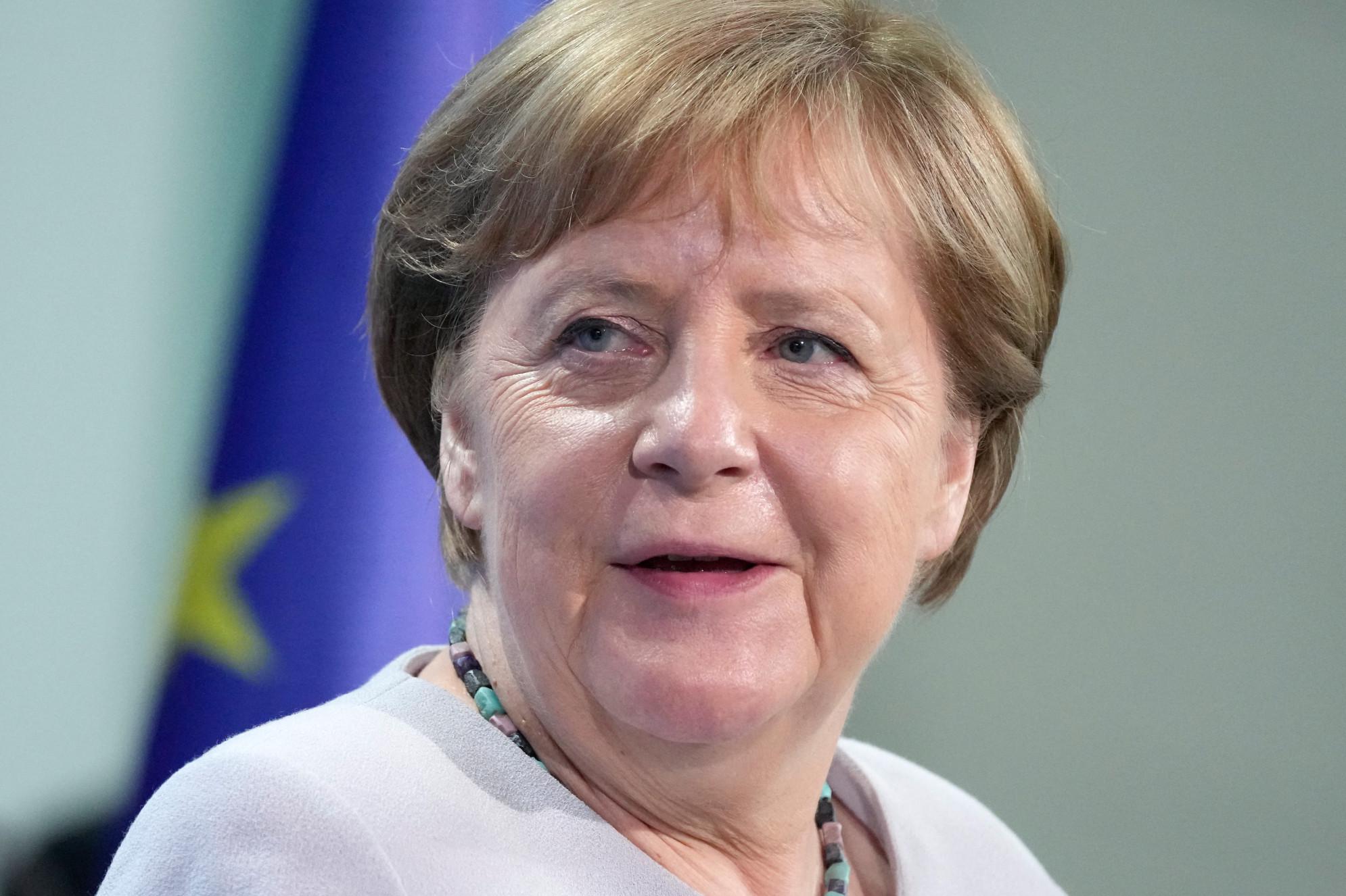 Mix vaccini, richiamo con Moderna per Merkel