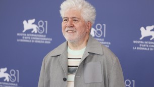 Mostra del cinema, l'appello di Almodovar: "Respingere bambini migranti è delirio"