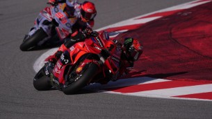 MotoGp, Bagnaia vince la Sprint e rimanda la festa di Martin, terzo