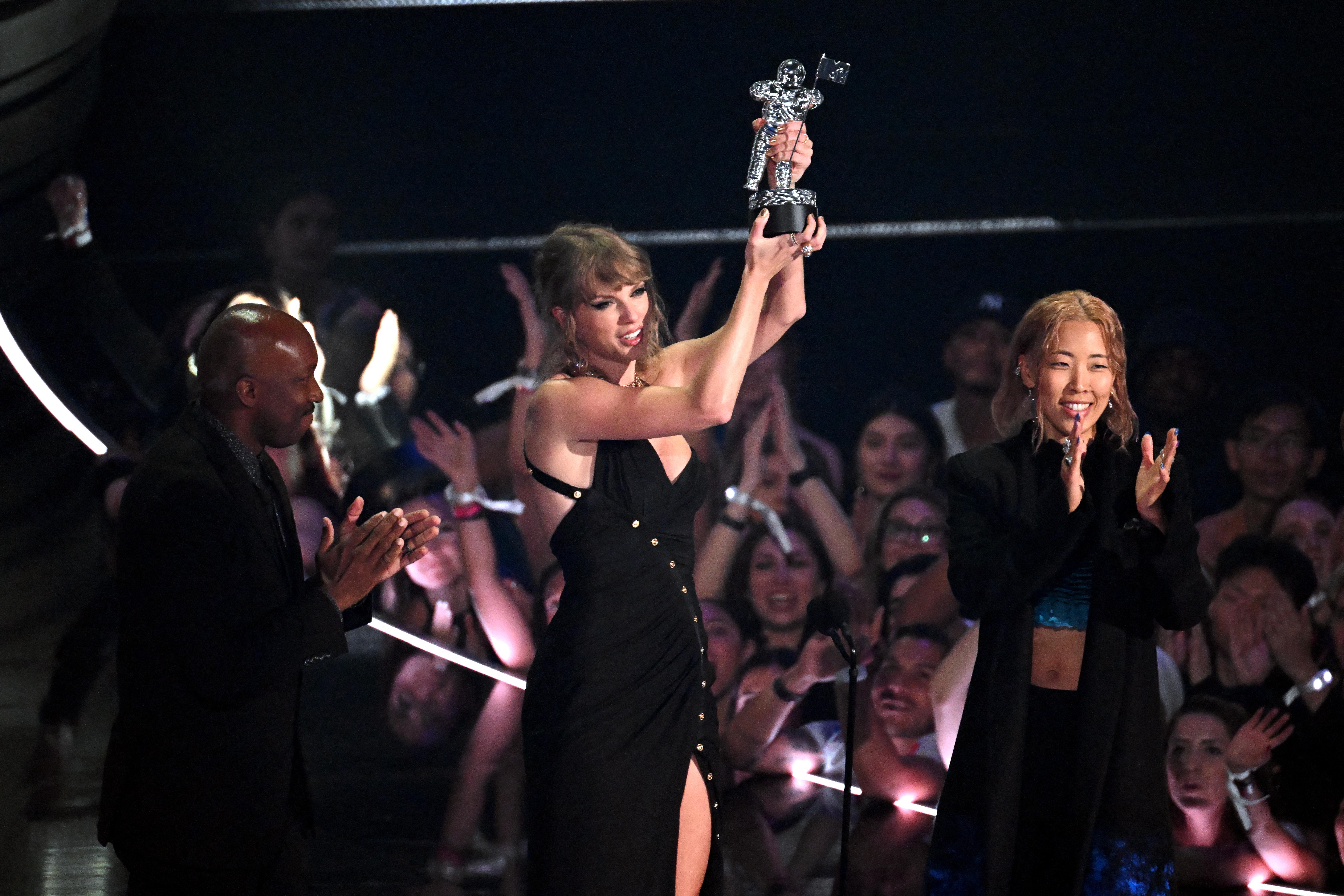 Mtv VMA's 2023, Taylor Swift da record con 9 statuette in una notte