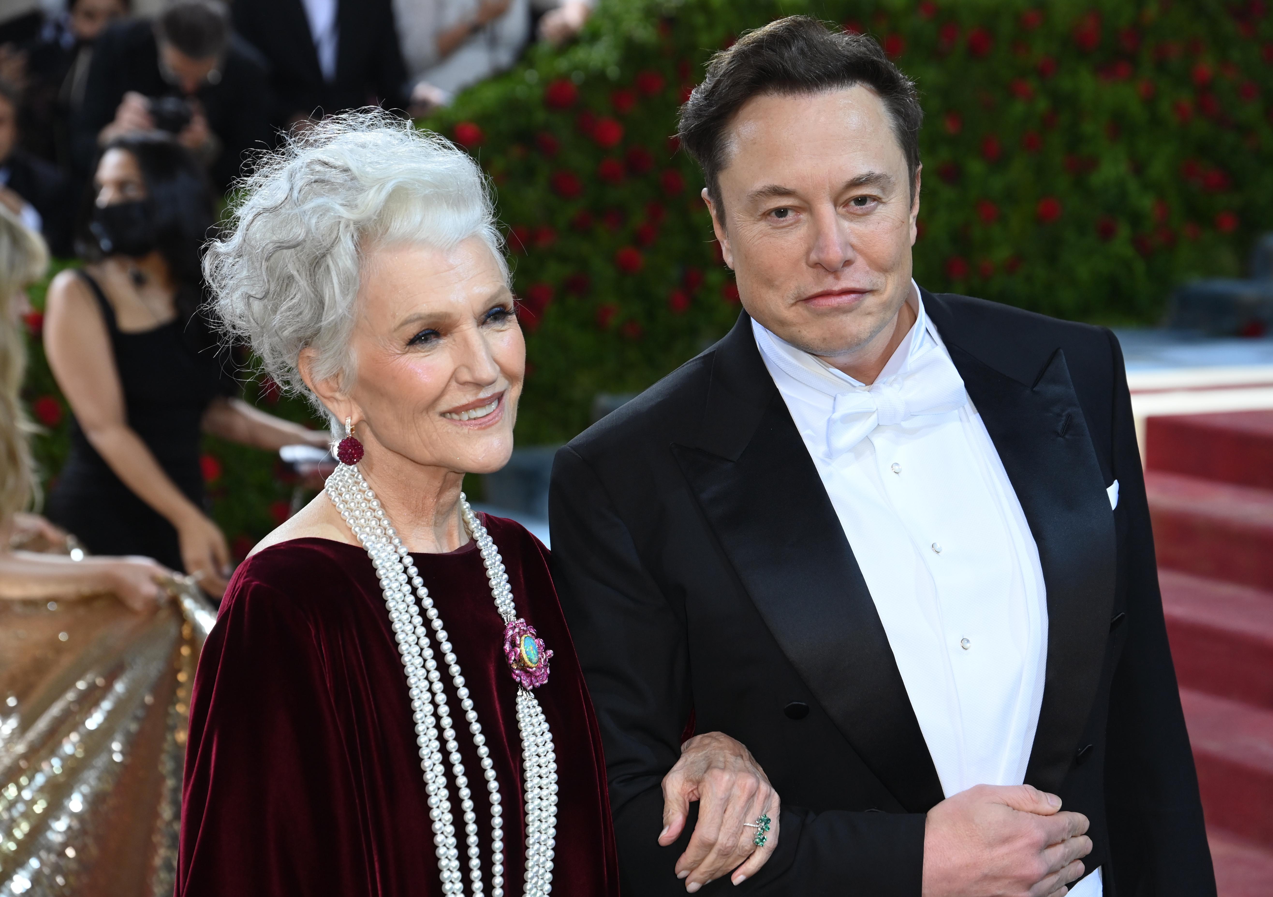 Musk e il gossip-bufala su Meloni, interviene la mamma di Elon: "Era con me"