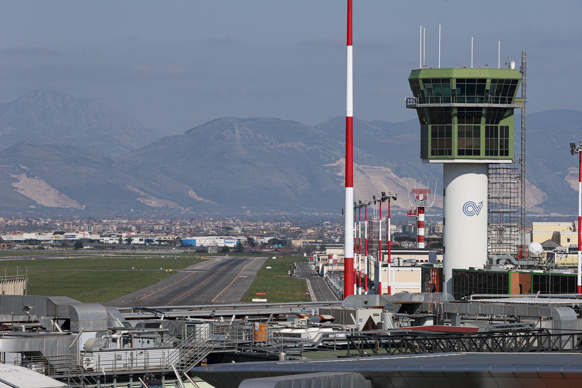 Napoli, atterraggio d'emergenza a Capodichino per volo Aegean Airlines