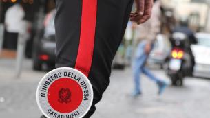 Napoli, sparano da uno scooter: donna ferita a un piede