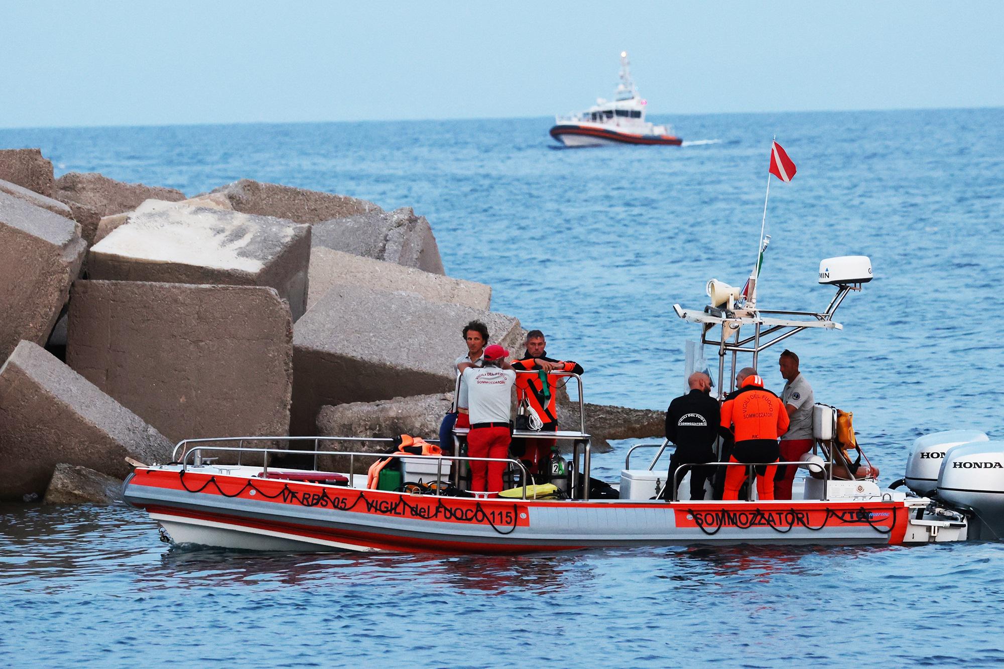 Naufragio a Palermo, continuano le ricerche dei 6 dispersi: sub al lavoro