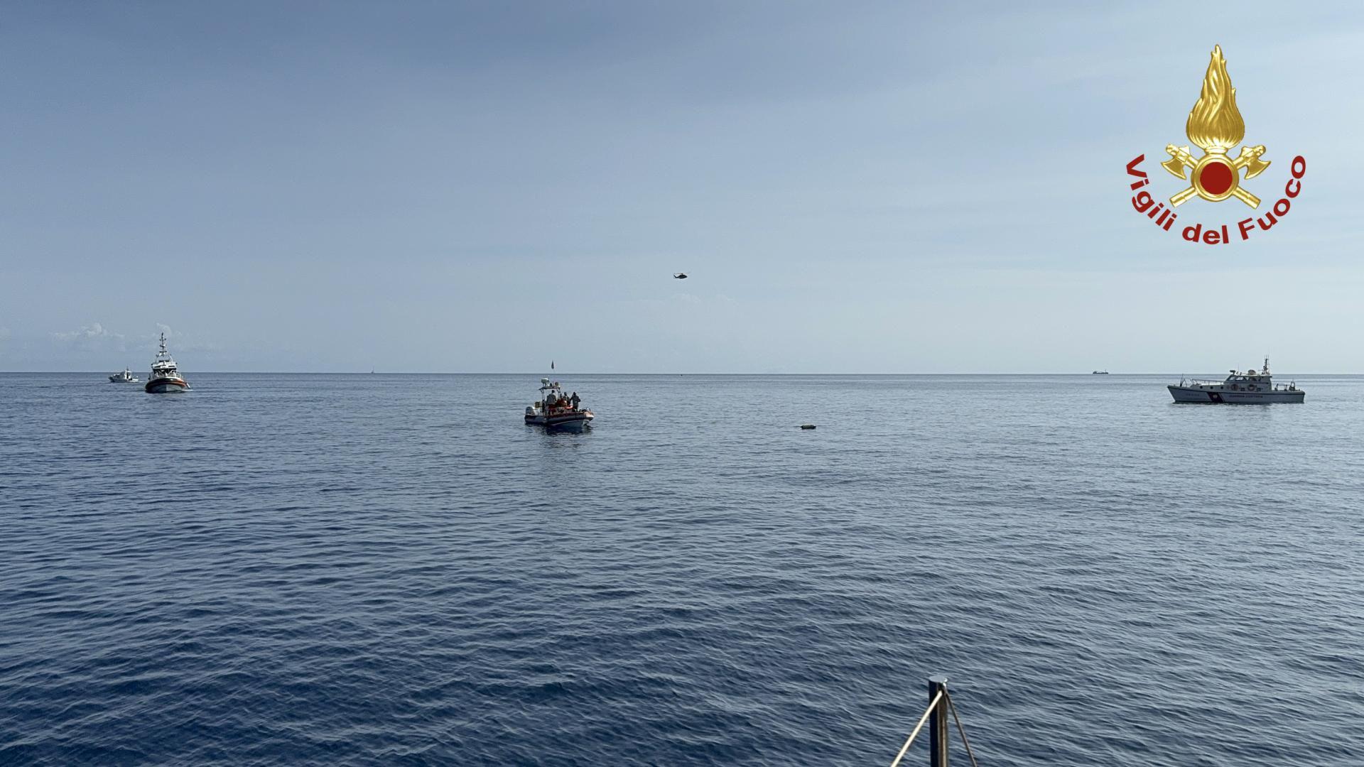 Naufragio barca a vela, "è affondata subito": il racconto