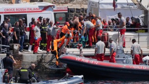 Naufragio Palermo, indagati altri due uomini dell'equipaggio e slittano le autopsie