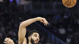 Nba, mercato si infiamma: Thompson va a Dallas e George ai Sixers, rinnovo record per Tatum