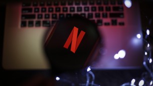 Netflix aumenta ancora i prezzi: gli abbonamenti ora costano fino a 20 euro al mese