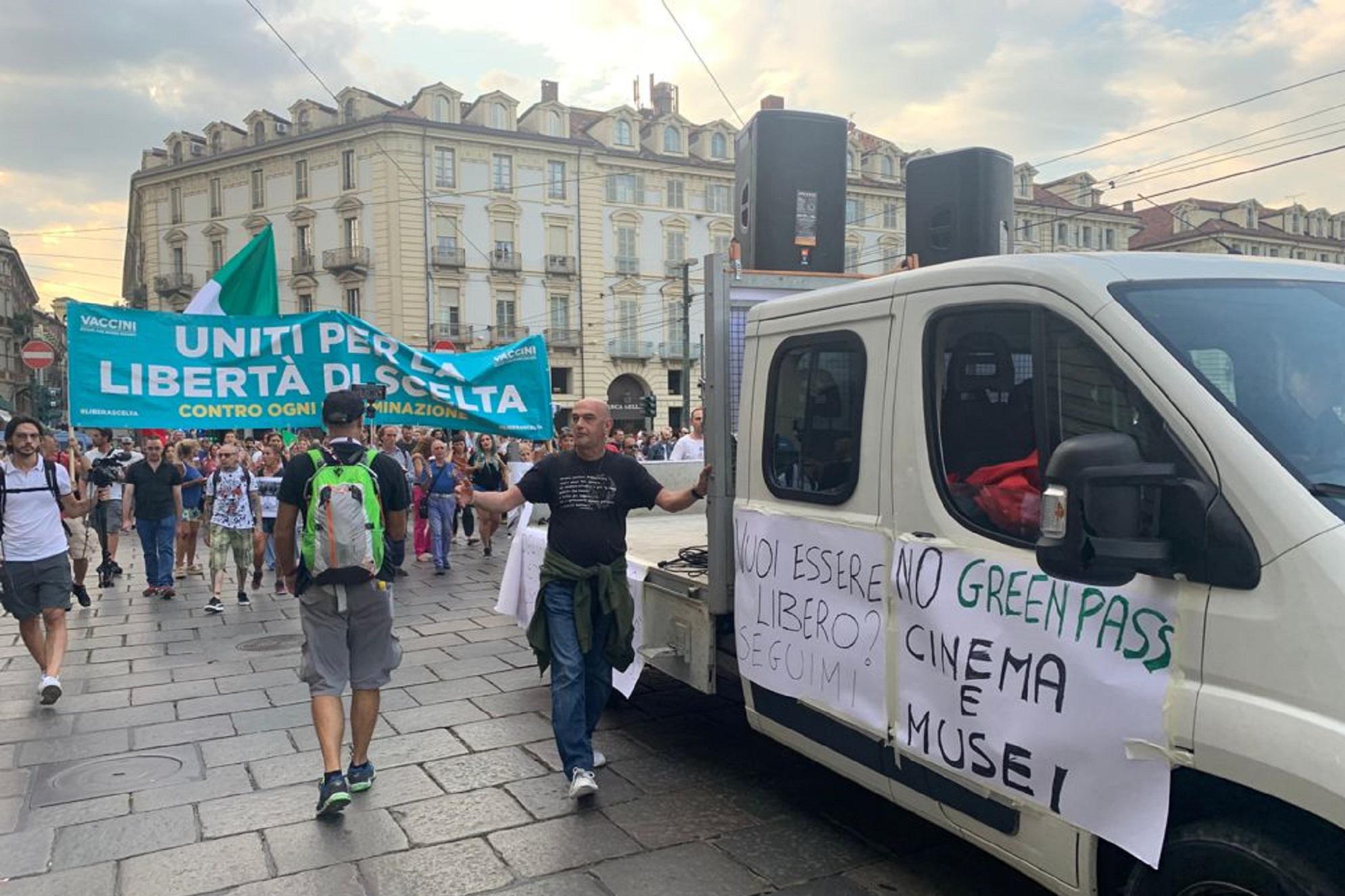 No Green pass di nuovo in piazza a Torino