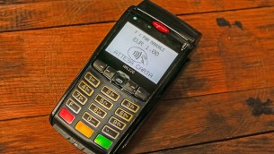 Pagamenti con Pos e bancomat, continuano problemi: cosa è successo, tempi di risoluzione