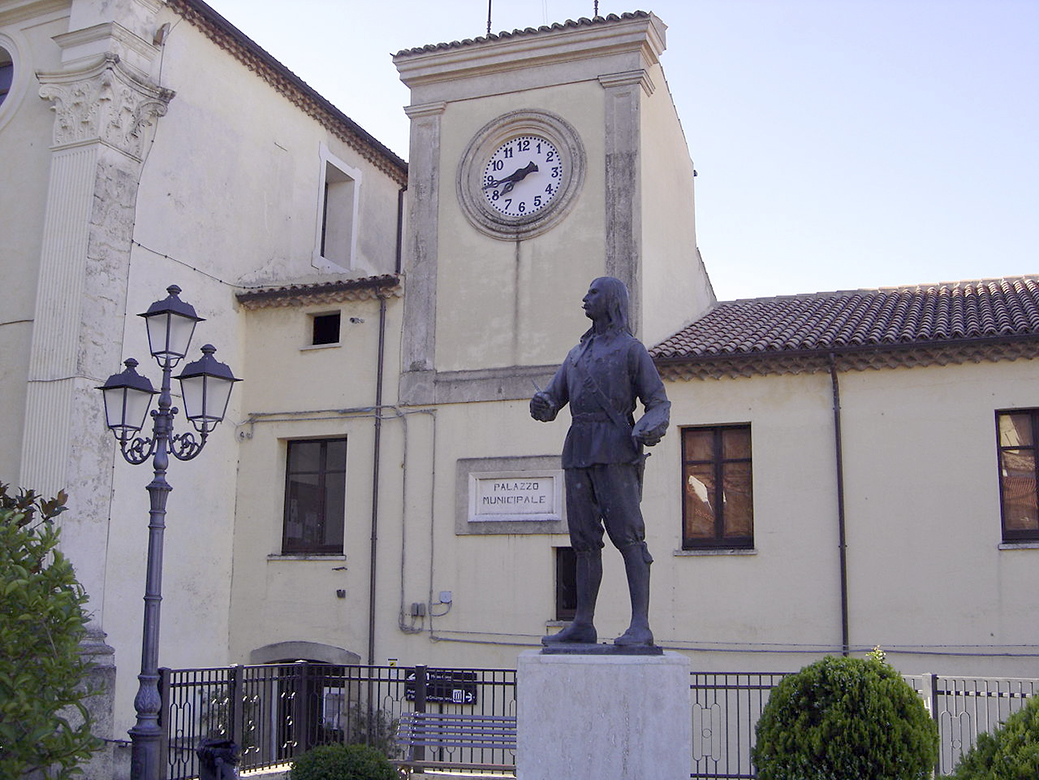 Il Municipio di Taverna (Foto di Francesco Fratto)