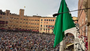 Palio Siena, carriera annullata per maltempo: rinvio a domani