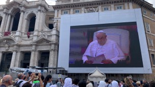 Papa a Santa Maria Maggiore: "Miracolo della neve non solo folclore, ha valenza simbolica"