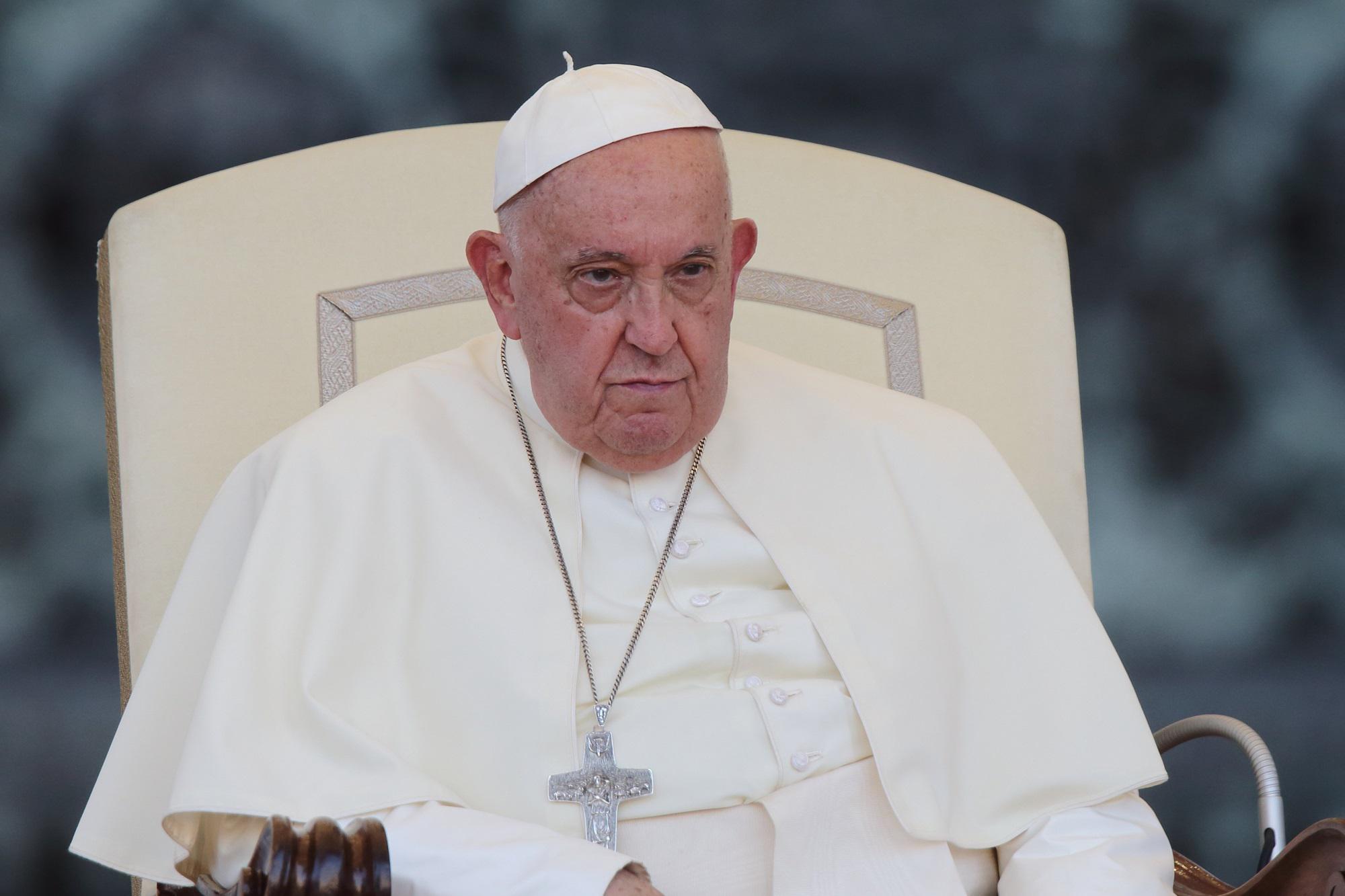 Papa all'Angelus: "Basta guerra in Medio Oriente"