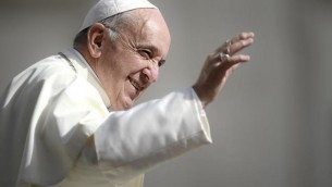 Papa Francesco ricoverato, la Chiesa si stringe in preghiera