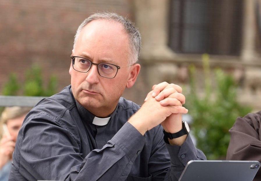 Papa, padre Spadaro: "La salute è buona, sente di avere le forze per affrontare un lungo viaggio"