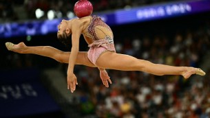 Parigi 2024, doppio bronzo: Raffaeli nella ginnastica ritmica, Pizzolato nel sollevamento pesi