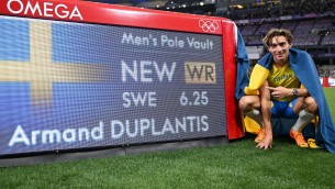 Parigi 2024, Duplantis oro e record del mondo nell'asta