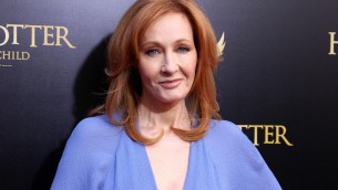 Parigi 2024, JK Rowling attacca: "Carini-Khelif? Maschio sul ring, brutale ingiustizia"