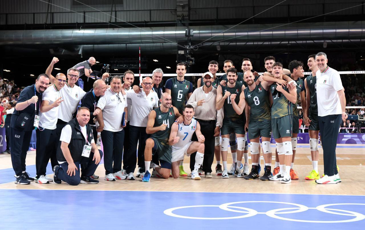 Parigi 2024, l'Italvolley maschile batte l'Egitto: esulta anche Mengoni