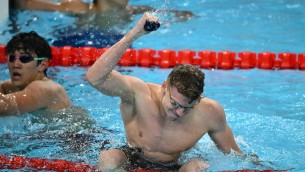 Parigi 2024, Marchand doppio oro e Pan record: il nuoto accende le superstar